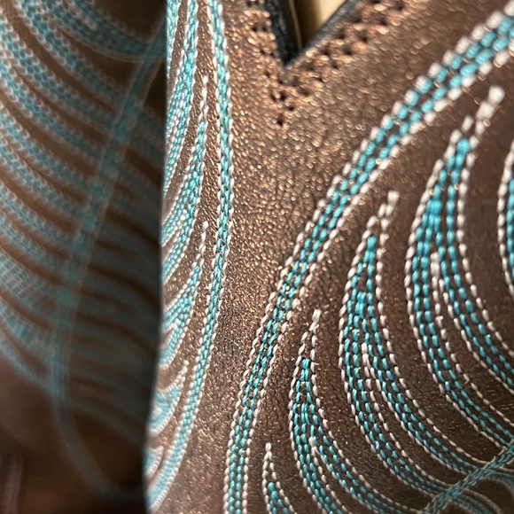 Ariat Sassy Brown Tombstone Round Up Embroidered Accent Western Boots - Picture 4 of 8